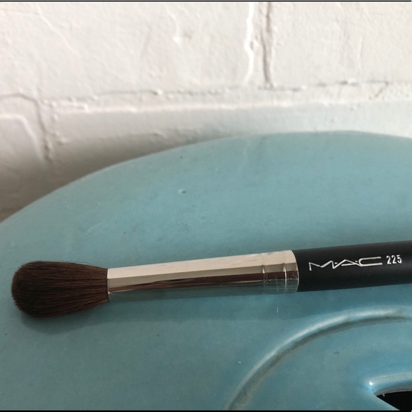 Made in France 🎉MAC cosmetics #225 brush - new